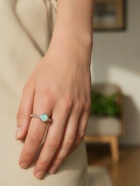 ELEGANT TURQUOISE AND SILVER RING: SZ 7